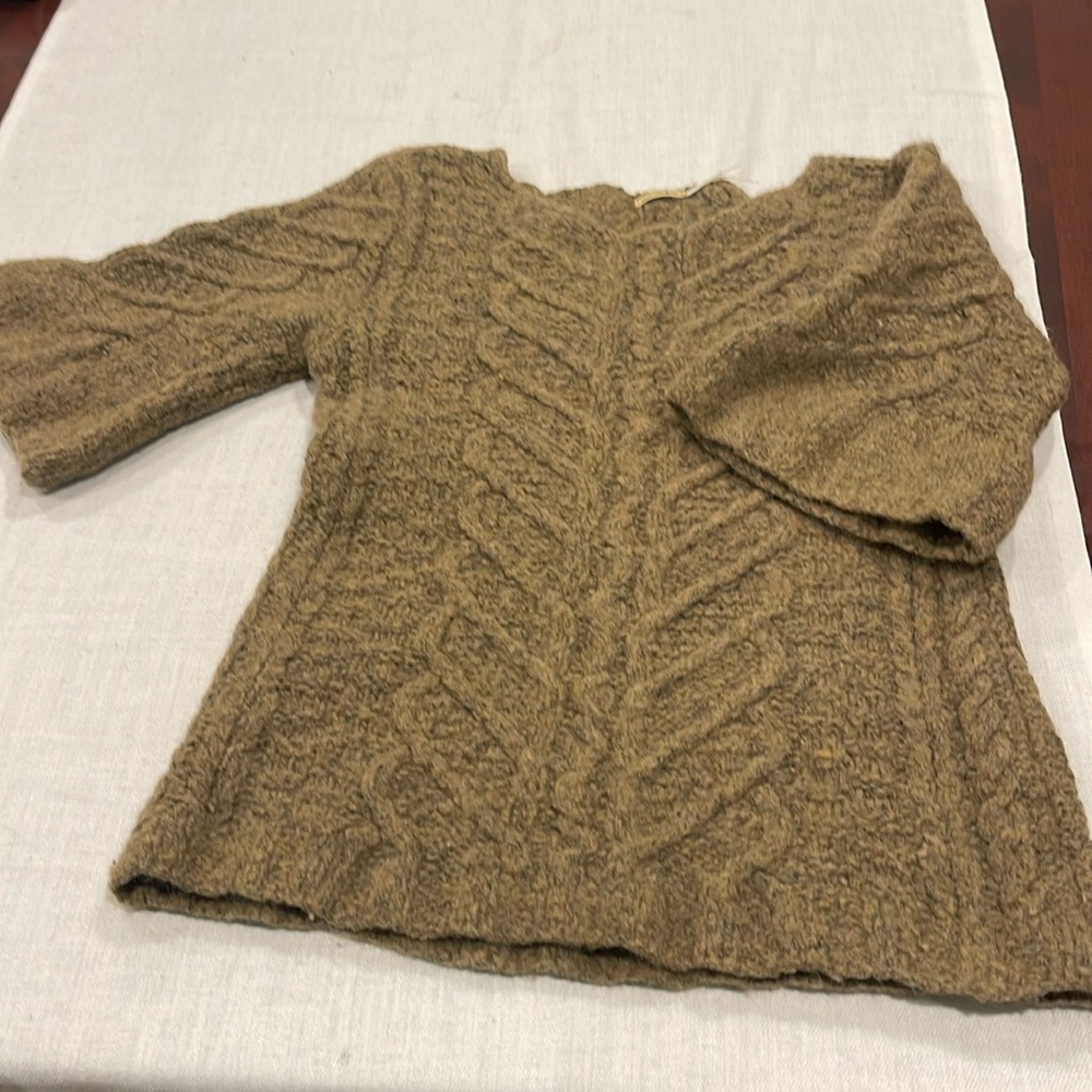 27001 MAX Studio High Quality Wool Blend Sweater, Size M see pics for size